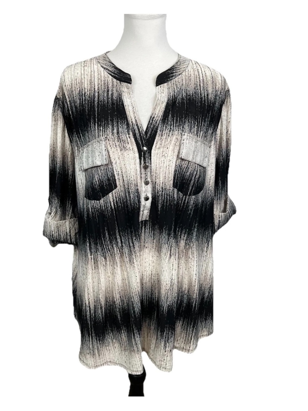 New NWT COCOMO Plus 3X  Blouse Stretch Multicolored Abstract
Roll Tab Sleeves